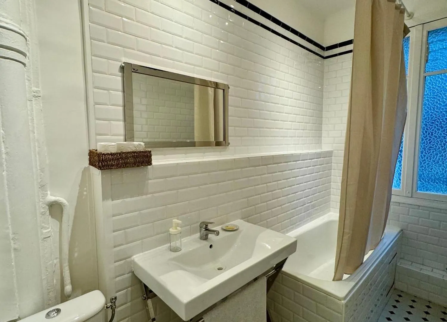 Apartment Studio Entierement Renove Au Coeur De Paris